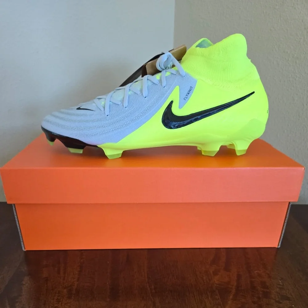 Nike Men's Phantom Luna 2 Pro FG Firm Ground High Soccer/Football Cleats/Boots